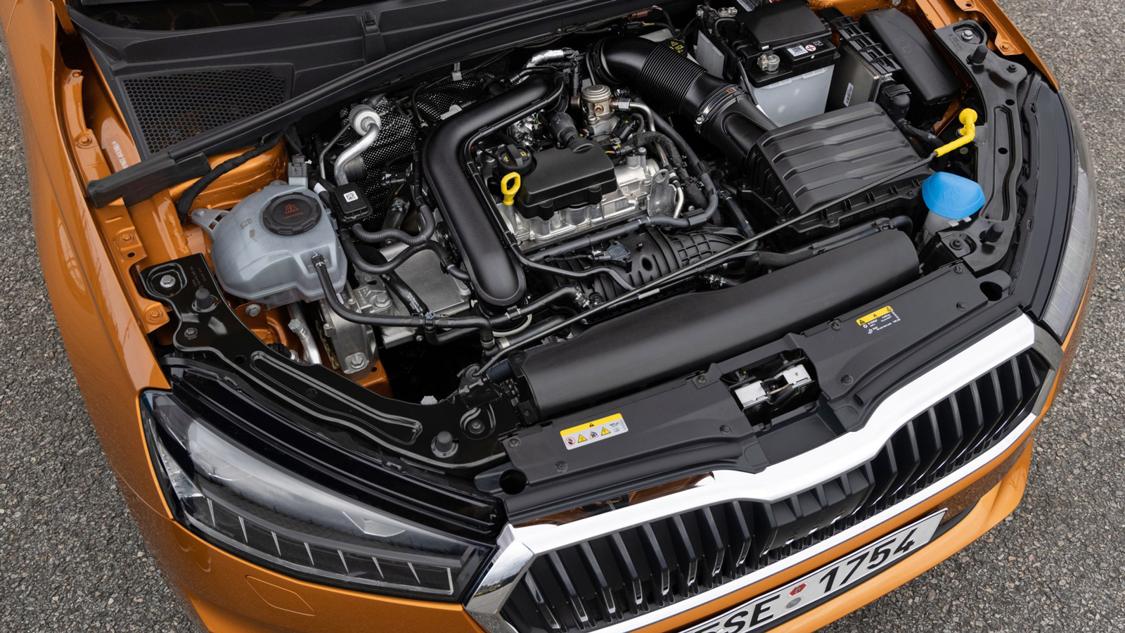 
Το Fabia θα είναι διαθέσιμο με 5 διαφορετικούς κινητήρες βενζίνης, με τον 1500αρι TSI Evo με τους 150 ίππους να είναι η κορυφαία επιλογή της γκάμας.